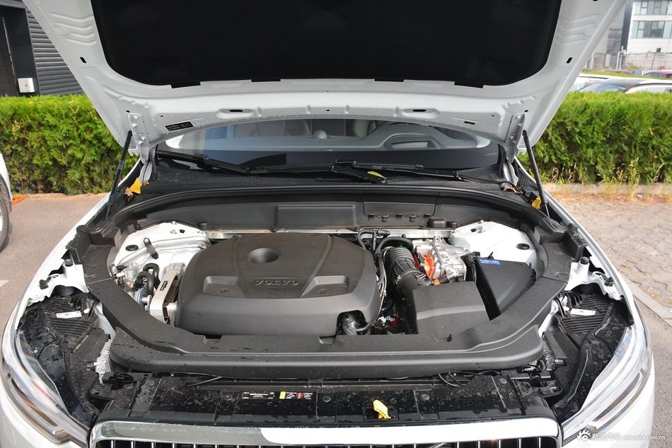 2019款沃尔沃XC60新能源2.0T自动T8 E驱混动智尊豪华版