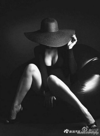 大胆车模的放纵生活