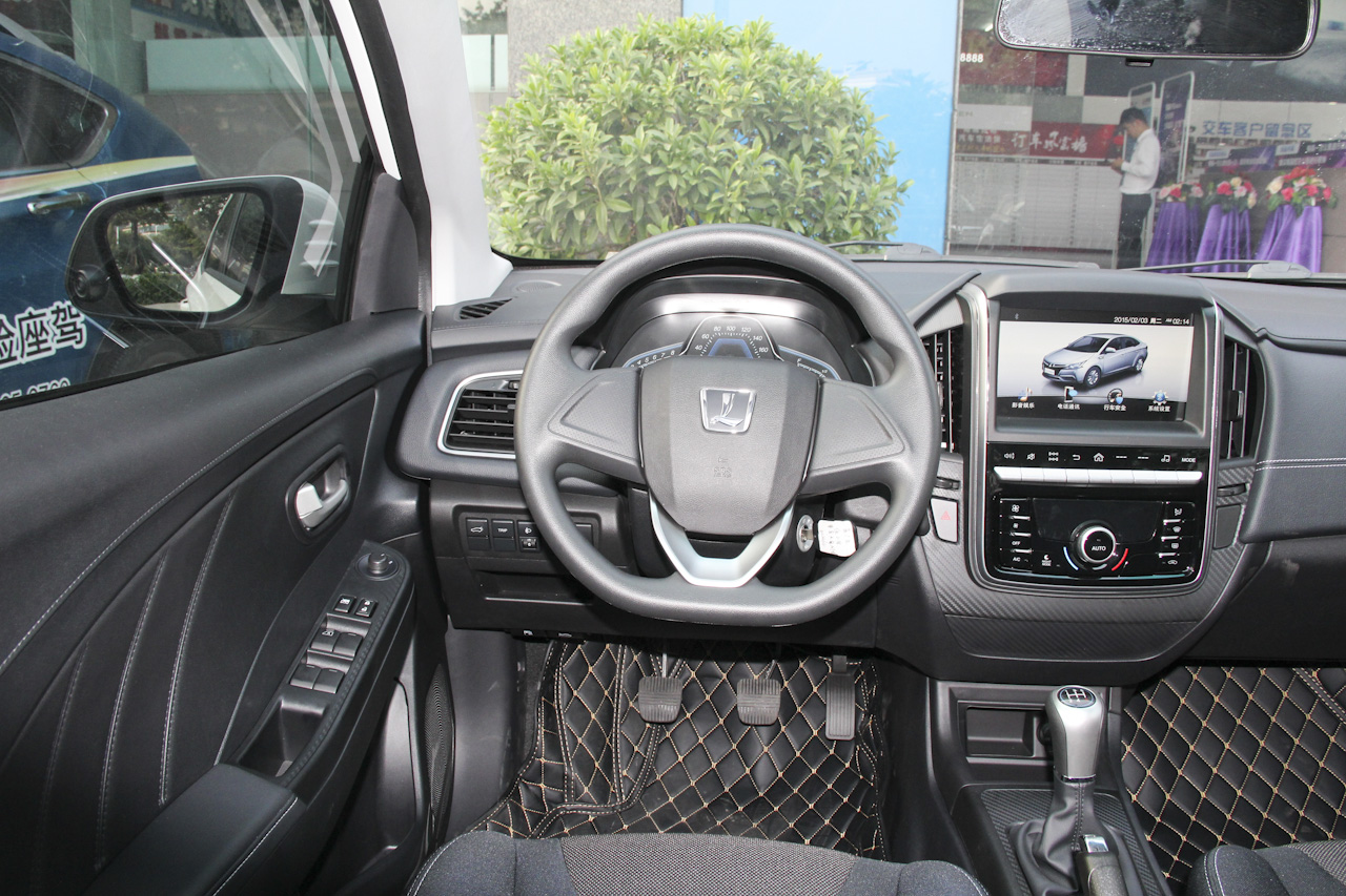 2016款锐3 1.6L手动尊享型天窗版