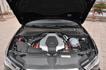 2018款奥迪A6L 3.0T自动30周年年型 50 TFSI quattro 尊享型图片