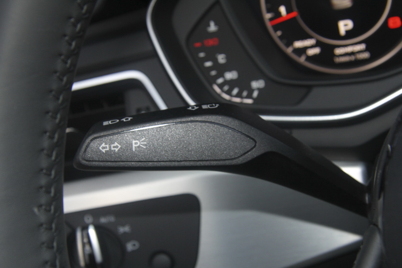 2017款奥迪A4L 2.0T自动40TFSI运动型