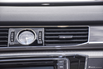 2016款帕萨特1.8T自动尊荣版330TSI