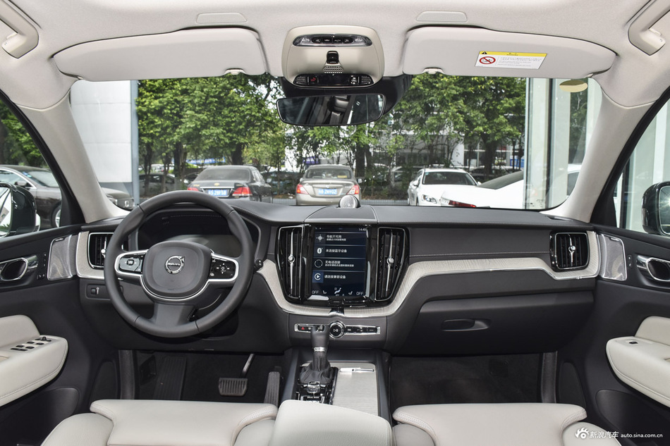 2018款沃尔沃XC60 2.0T自动四驱T5智雅豪华版