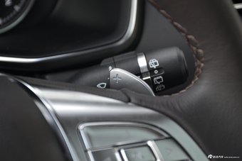 2018款荣威RX8 2.0T自动智联网四驱旗舰版