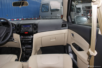 2015款奇瑞E3 1.5L手动风尚型 钛辉银