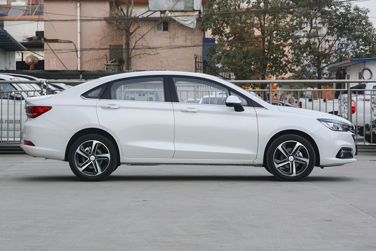 2018款北汽绅宝D50 1.5L CVT尊贵智联版 