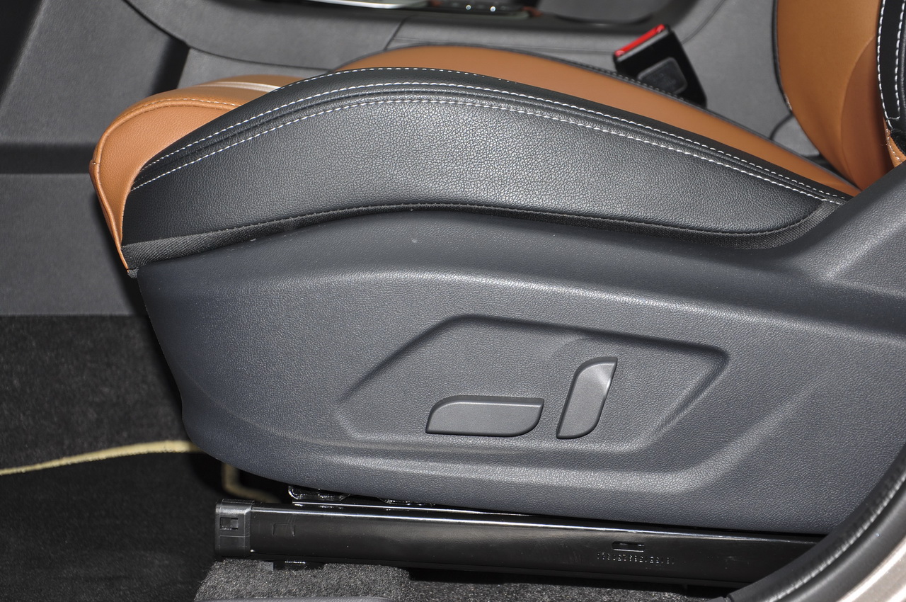 2016款锐腾 2.0T自动豪华版