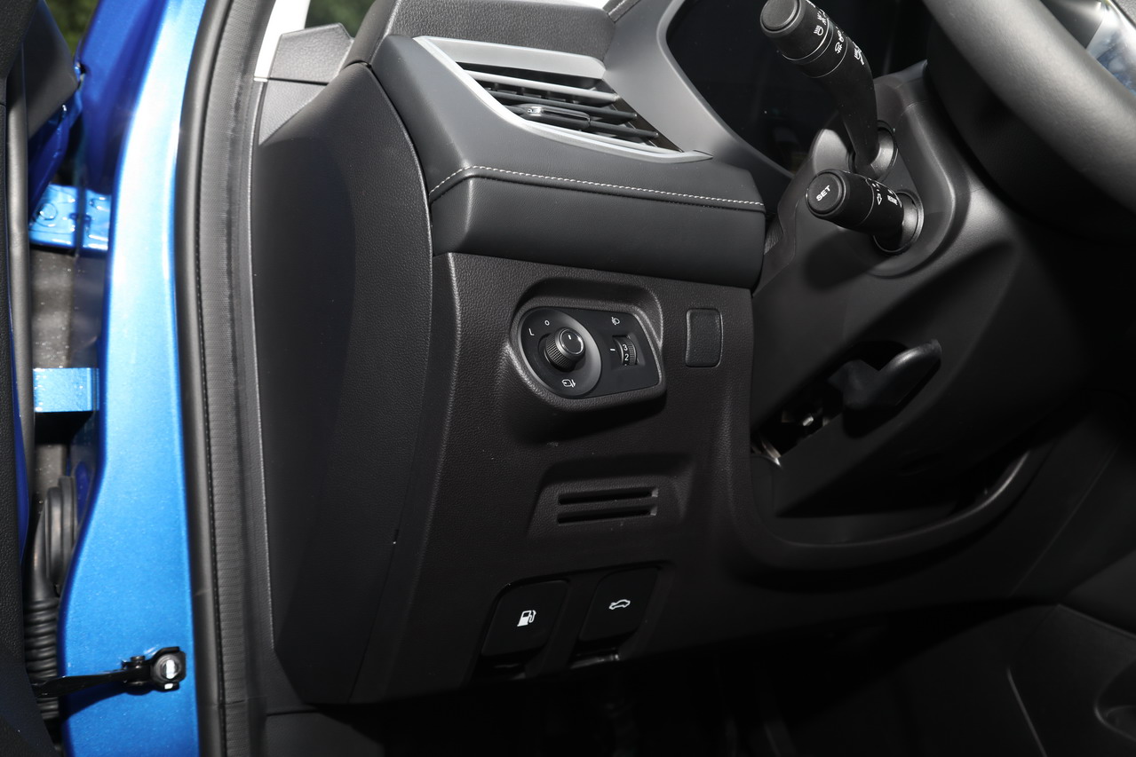 2019款荣威i5 20T自动智联网超能智尊版 