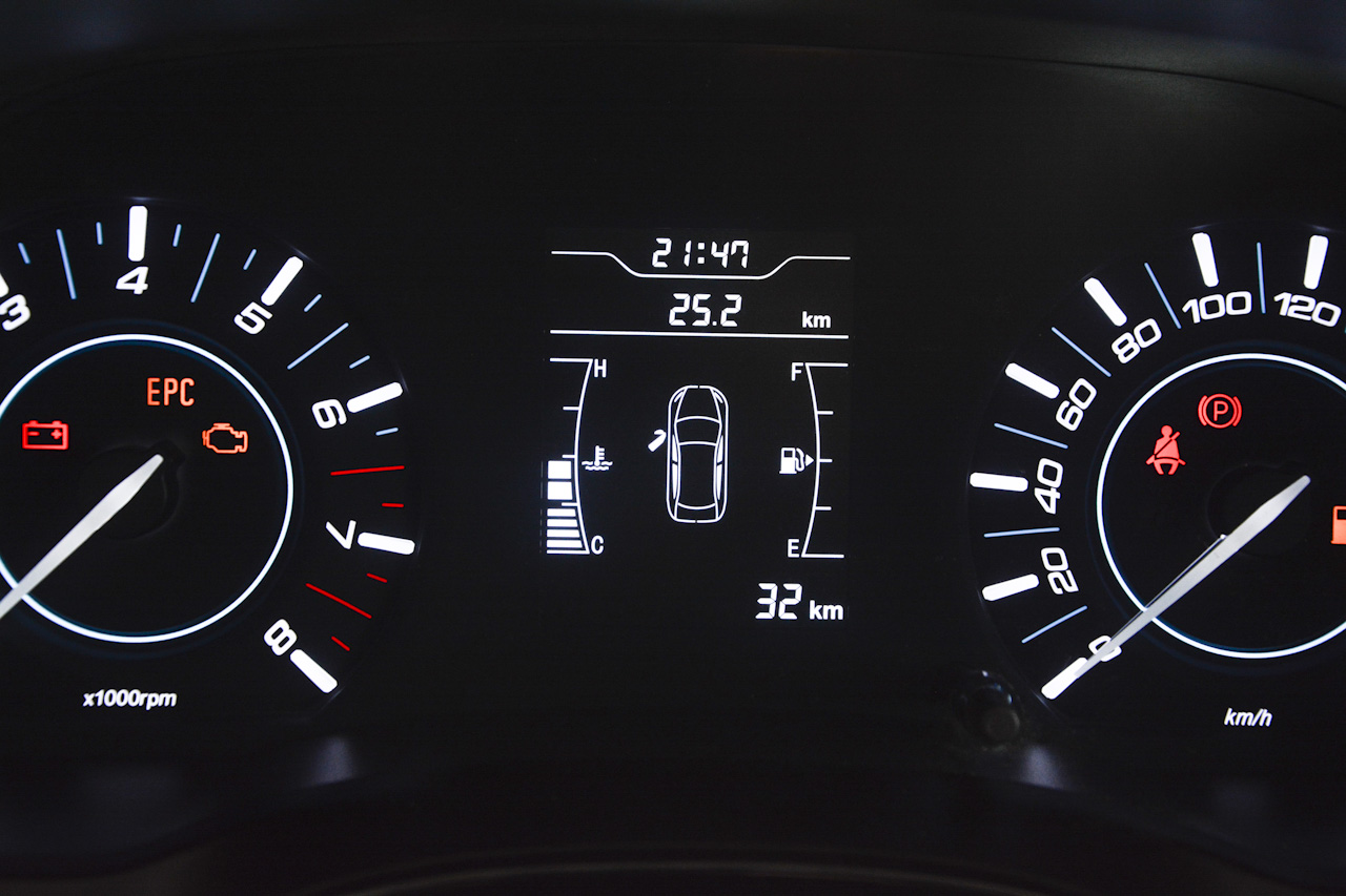 2018款瑞虎3 1.6L手动百万全球版