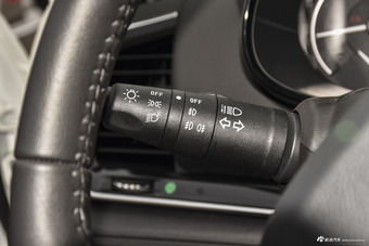 2018款东风风神AX7 1.6T自动尊贵型