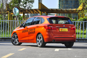 2016款宝马2系旅行车218i 1.5T自动运动设计套装