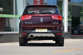 2016款宝骏560 1.5T手动豪华型（酒红色）