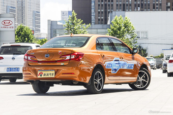 2015款比亚迪秦1.5T自动双冠旗舰版