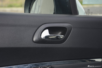 2016款标致3008 1.6THP自动至尚版 