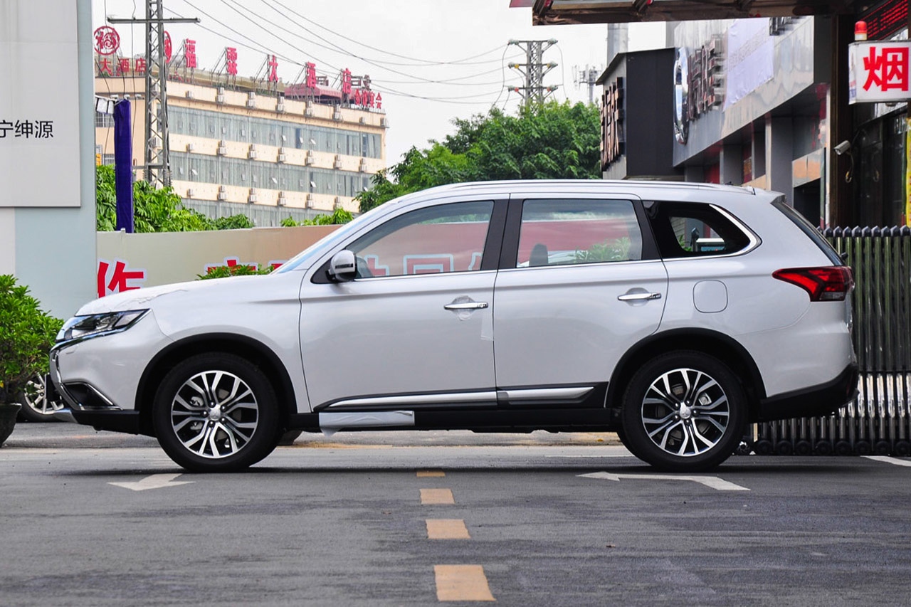 2016款欧蓝德2.4L自动四驱豪华版7座