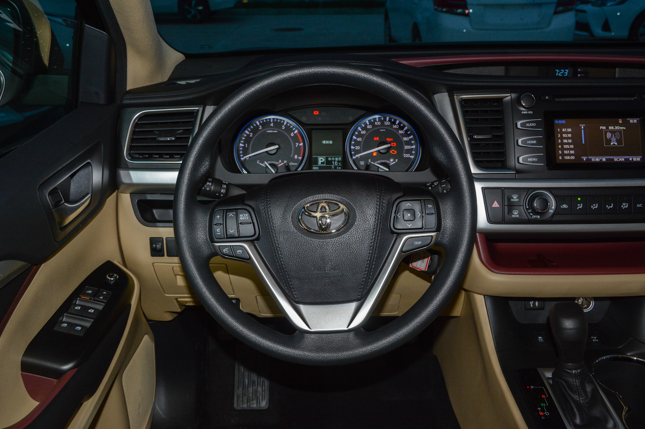 2017款汉兰达2.0T自动四驱精英版7座