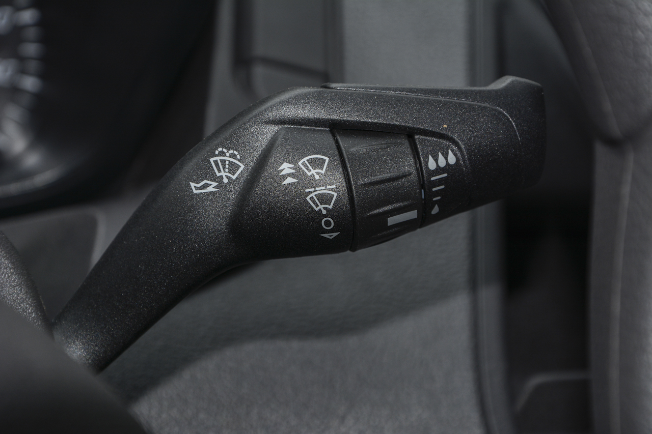 2017款新全顺2.0T中轴中顶柴油Diesel 5/6座Kombi国5