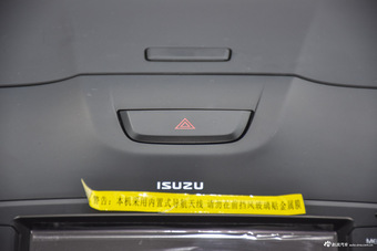 2015款五十铃D-MAX 2.5T自动两驱高通过精英款