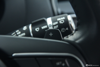 2016款捷豹F-PACE 2.0T自动R-SPORT运动版