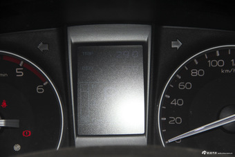 2015款五十铃D-MAX 2.5T自动四驱超豪华款