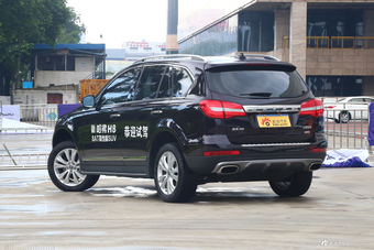 2017款哈弗H8 2.0T自动汽油四驱尊享型