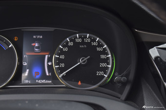 2017款思铂睿混动2.0L自动净驰版