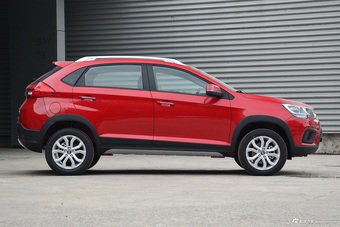 2017款瑞虎3X 1.5L手动版I 红色