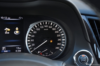 2018款英菲尼迪Q50L 2.0T自动豪华运动版