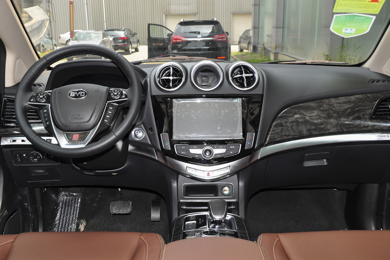 2015款比亚迪唐2.0T自动四驱旗舰型