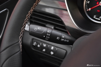 2017款宝骏560 1.5T DCT旗舰型7座