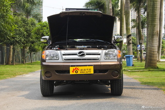 2015款小老虎2.4T手动精英版大双排4D25图片