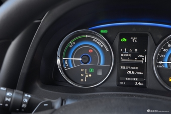 2017款卡罗拉改款双擎1.8L自动E-CVT领先版