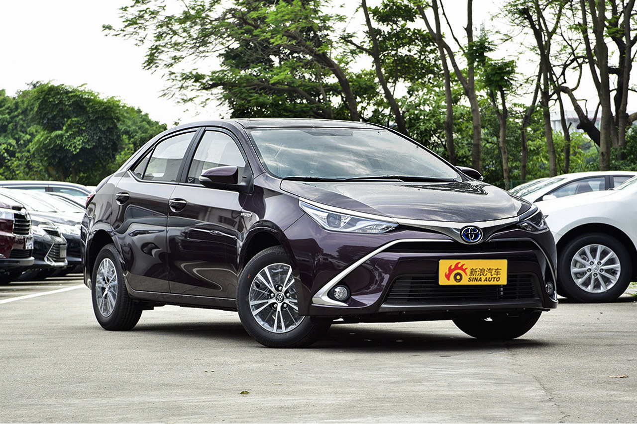 2016款雷凌双擎1.8L自动精英天窗版