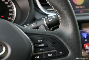 2018款英菲尼迪QX50 2.0T自动两驱时尚版