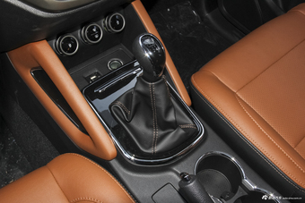 2016款长安CX70 1.6L手动运动型