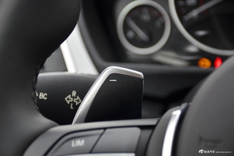 2017款宝马3系2.0T自动M运动型330i（白）