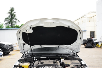 2017款雪铁龙C6 1.8T自动尊贵型