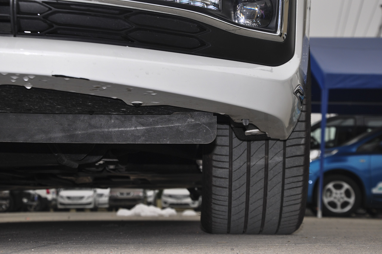 2016款东风A9 1.8T自动尊贵型 珠光白