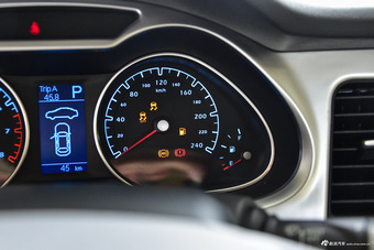 2015款海马M8 1.8T自动舒适型