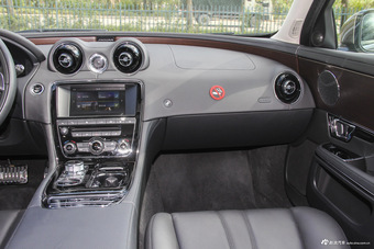 2015款捷豹XJL 3.0L自动SC两驱尊享商务版