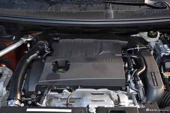 2017款标致4008 1.8T自动380THP豪华版（红色）