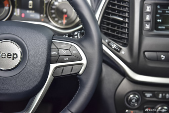 2016款自由光2.4L自动领先版 星光银