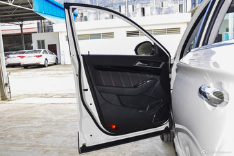 2015款猎豹CS10 2.0T手动新锐版  雅典白