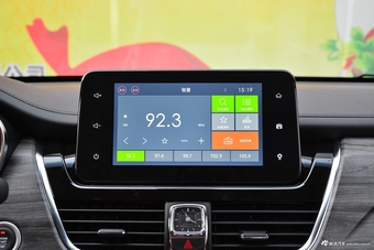 2017款宝骏730 1.5T自动旗舰型7座