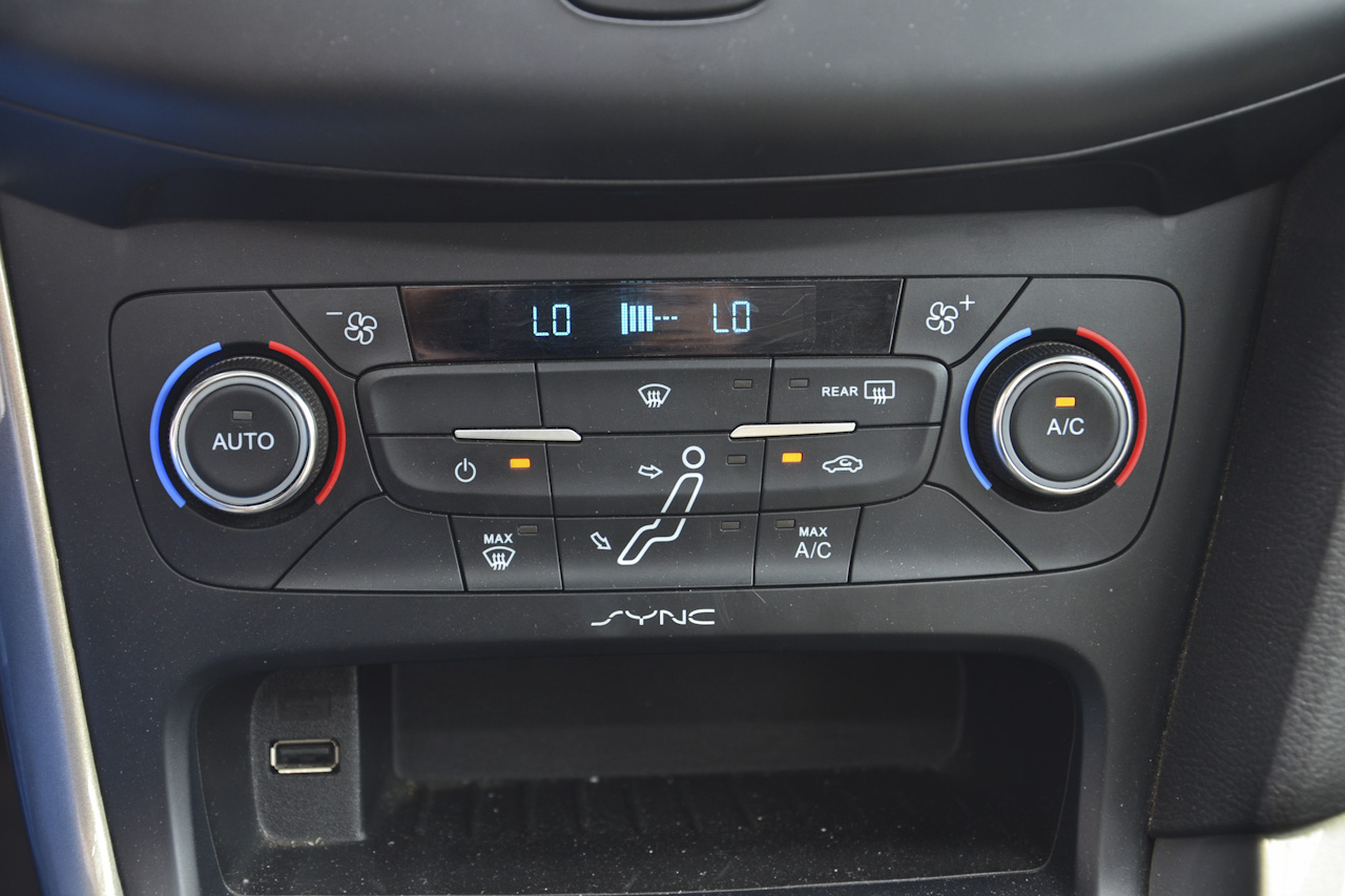 2017款福克斯两厢1.0T手动超能风尚型智行版EcoBoost 125