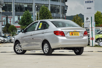 2015款赛欧3 1.5L手动理想版（天窗）