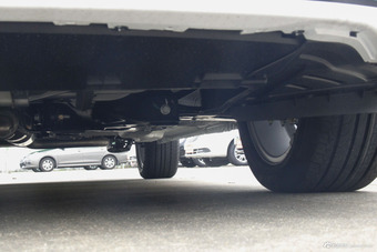 2016款艾瑞泽5 1.5L手动领潮版 俊逸白