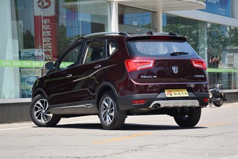 2016款宝骏560 1.5T手动豪华型（酒红色）