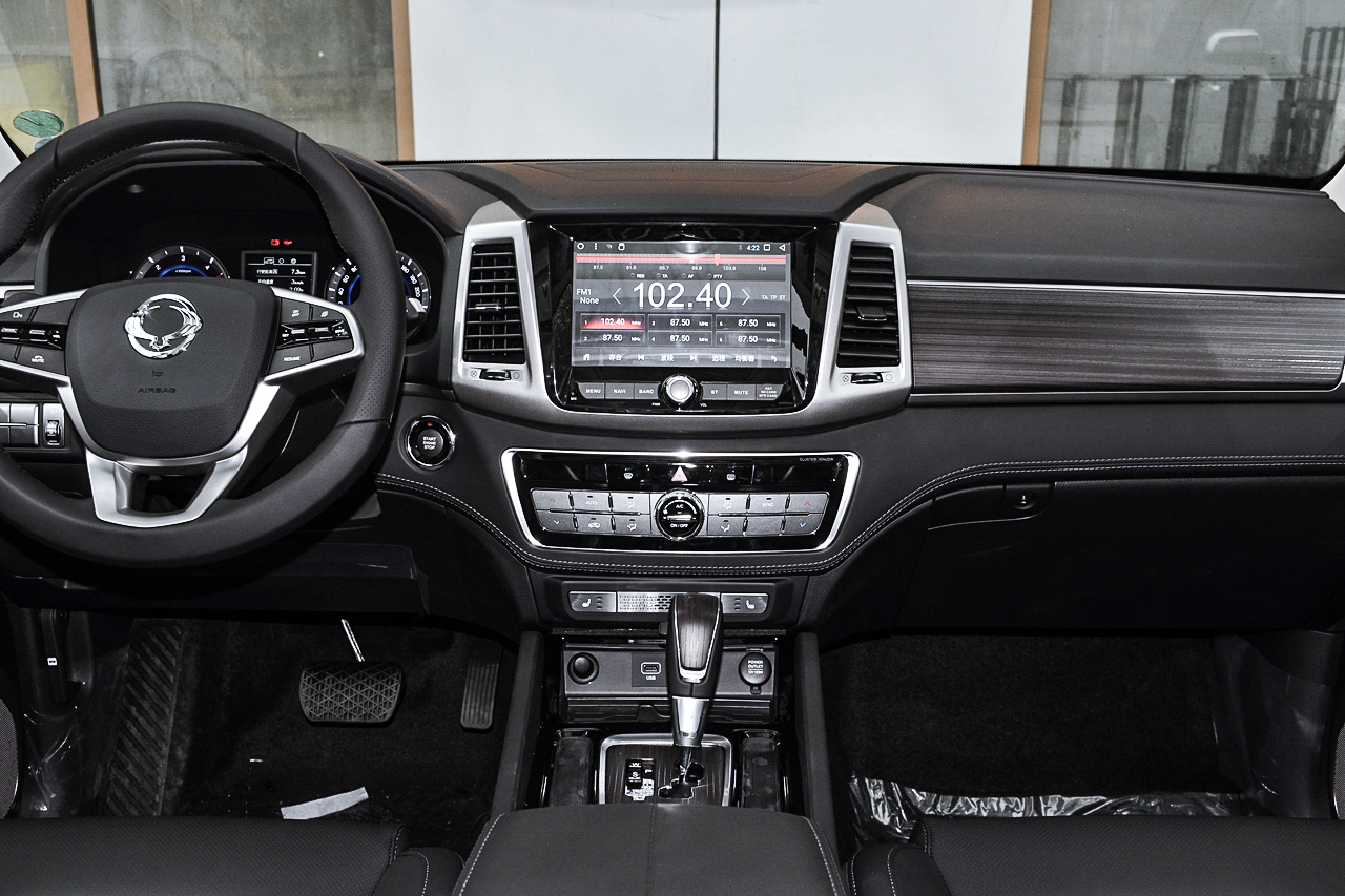 实拍新一代雷斯特 20万级带大梁的硬派越野