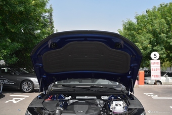 2018款奥迪Q5L 2.0T自动45 TFSI尊享风雅型